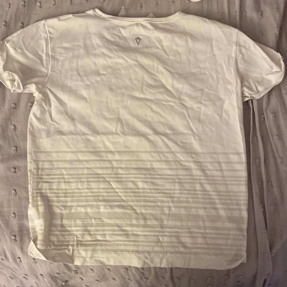 IVIVVA, kids size 12, white sports t- shirt - Picture 2 of 4